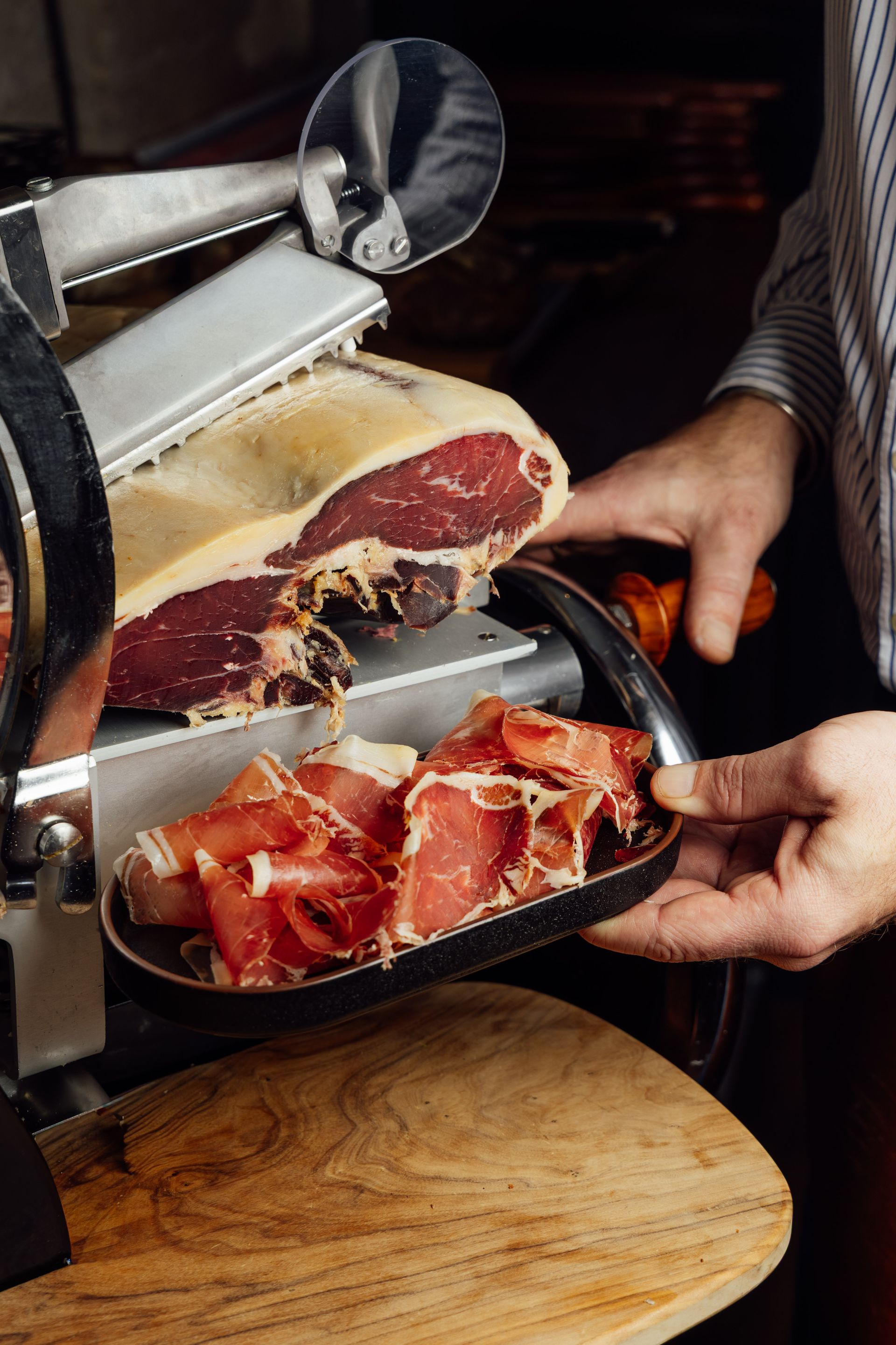 Charcuterie tranchée à la main